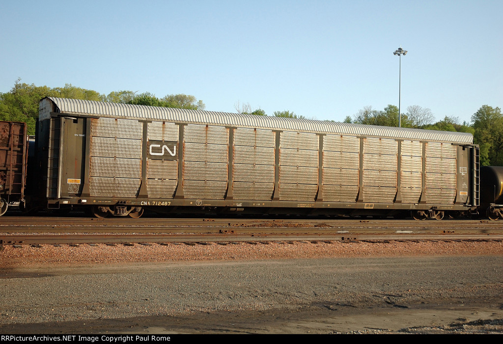 CNA 712487, Bi-Level Autorack Car on the BNSF at Gibson Yard 